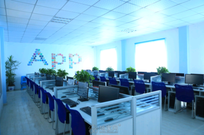 從零基礎到軟件開發(fā)高手 江西新華電腦助力實現(xiàn)夢想